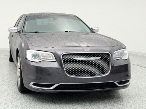 Used 2021 Chrysler 300 Touring w/ Chrome Appearance Package image 2