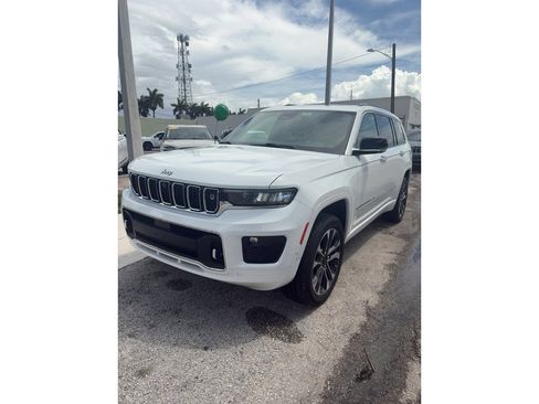 Used 2021 Jeep Grand Cherokee L Overland w/ Advanced Protech Group III image 2