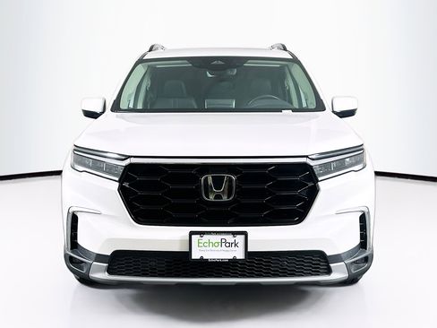 Used 2024 Honda Pilot Touring image 2