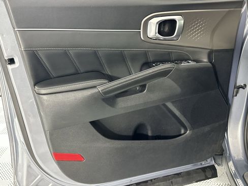 Used 2022 Kia Sorento SX image 29