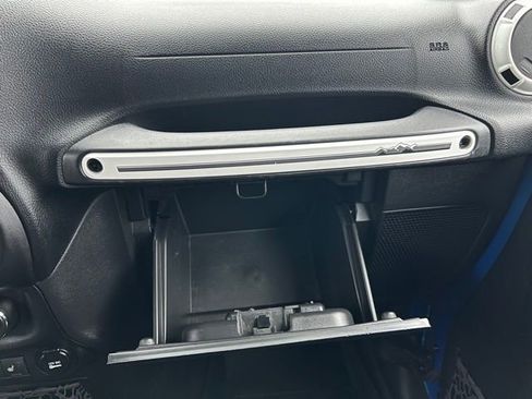 Used 2014 Jeep Wrangler Unlimited Sahara image 27