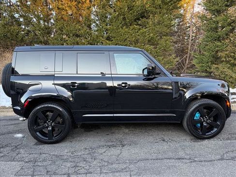 Certified 2022 Land Rover Defender 110 V8 image 7