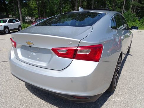 Used 2018 Chevrolet Malibu LT w/ Leather Package w/ True North Edition FWD image 11