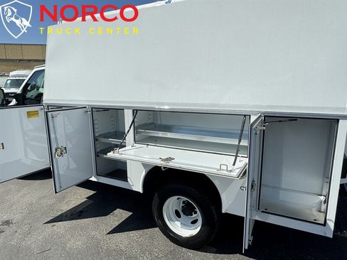 Used 2023 Ford E-350 and Econoline 350 Super Duty w/ Power Windows & Locks Group image 6