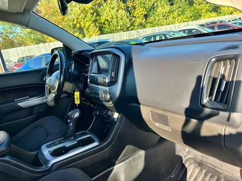 Used 2022 Chevrolet Colorado LT w/ Fleet Safety Package image 11