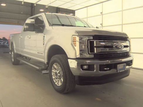 Used 2019 Ford F350 XLT w/ XLT Premium Package image 2