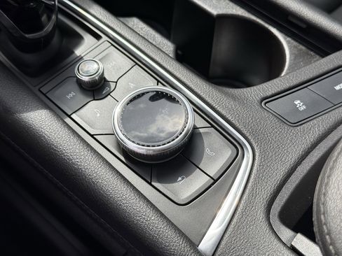 Used 2025 Cadillac XT6 Premium Luxury image 24