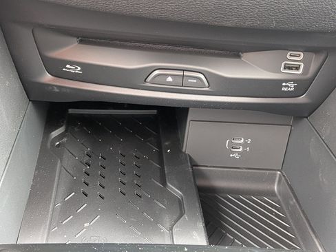 New 2026 Chrysler Pacifica Limited w/ Uconnect Theater Family Group image 20