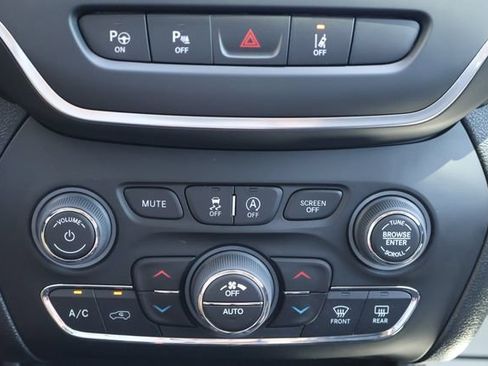 Used 2023 Jeep Cherokee Altitude Lux w/ Lux Elite Package AWD/4WD image 15