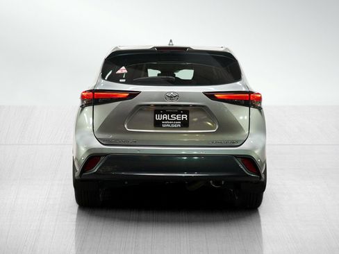 Used 2024 Toyota Highlander Limited AWD/4WD image 4