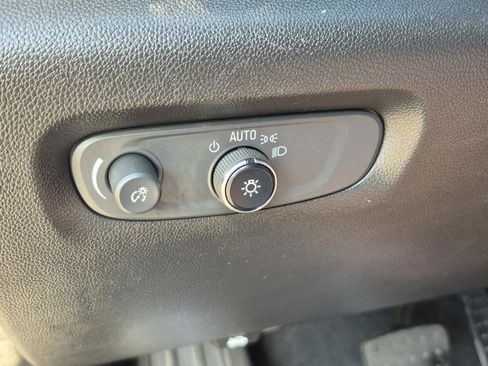 Used 2023 Chevrolet Traverse LT FWD image 31