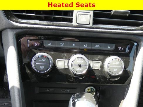 Used 2024 Volkswagen Taos SE image 22