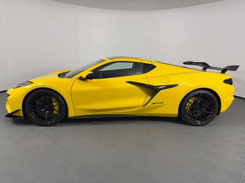 Used 2025 Chevrolet Corvette Z06 w/ Z07 Performance Package image 2