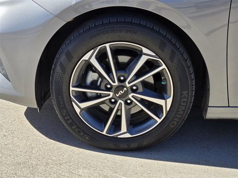 Certified 2022 Kia Forte LXS image 17