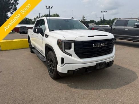 Used 2024 GMC Sierra 1500 Elevation w/ Elevation Premium Package AWD/4WD image 4