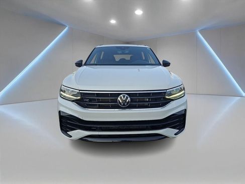 Used 2024 Volkswagen Tiguan SE R-Line AWD/4WD image 2