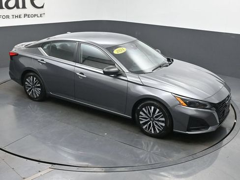 Used 2024 Nissan Altima 2.5 SV FWD image 62