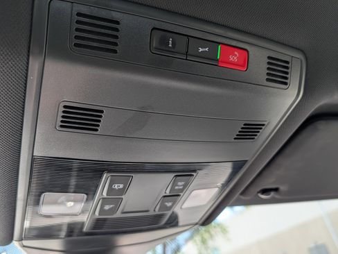 Certified 2025 Volkswagen Jetta Sport FWD image 32