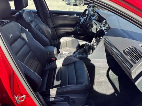 Used 2019 Volkswagen Golf 4-Door image 18