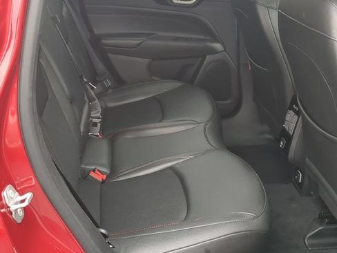 Used 2025 Jeep Compass Trailhawk AWD/4WD image 19