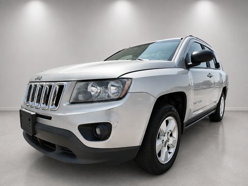 Used 2014 Jeep Compass Sport w/ Power Value Group FWD image 2