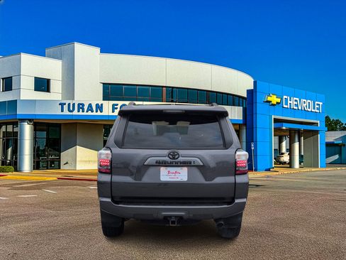 Used 2023 Toyota 4Runner SR5 Premium image 4
