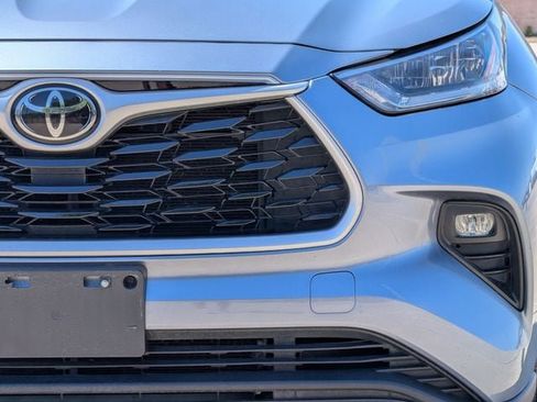Used 2020 Toyota Highlander XLE FWD image 9