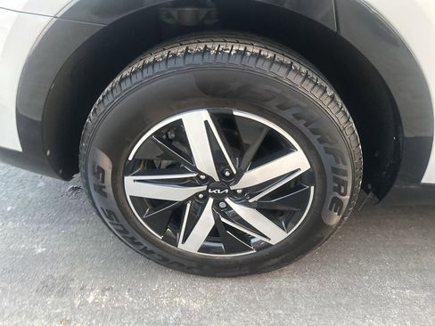 Used 2022 Kia Sorento S image 6