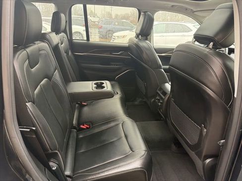 Used 2022 Jeep Grand Cherokee Limited image 17