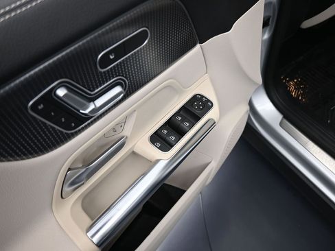 Used 2021 Mercedes-Benz GLA 250 image 13