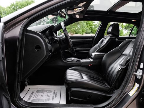 Used 2020 Chrysler 300 S RWD image 4