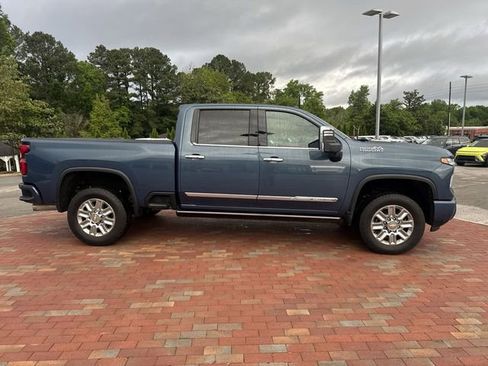 Used 2024 Chevrolet Silverado 2500 High Country w/ High Country Premium Package AWD/4WD image 16