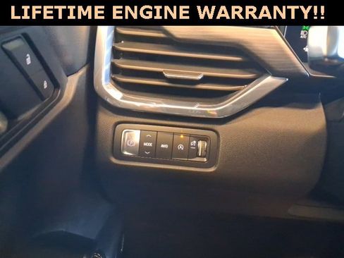 Used 2025 GMC Acadia Elevation image 15