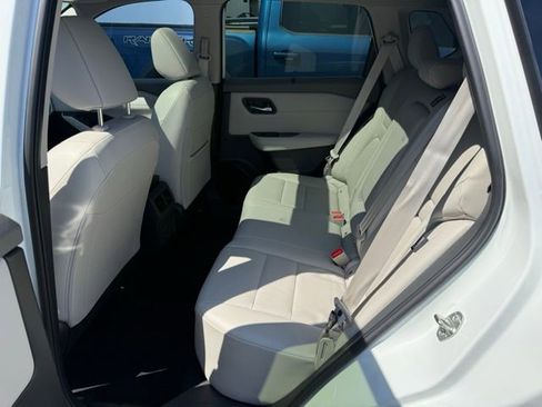 Used 2024 Nissan Rogue SV w/ SV Premium Package image 24