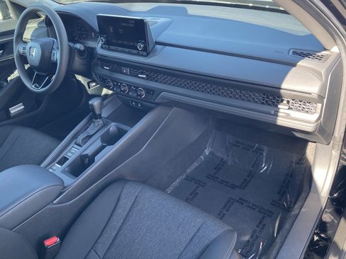 Used 2025 Honda Accord SE image 10