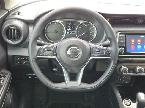 Used 2021 Nissan Kicks S image 20