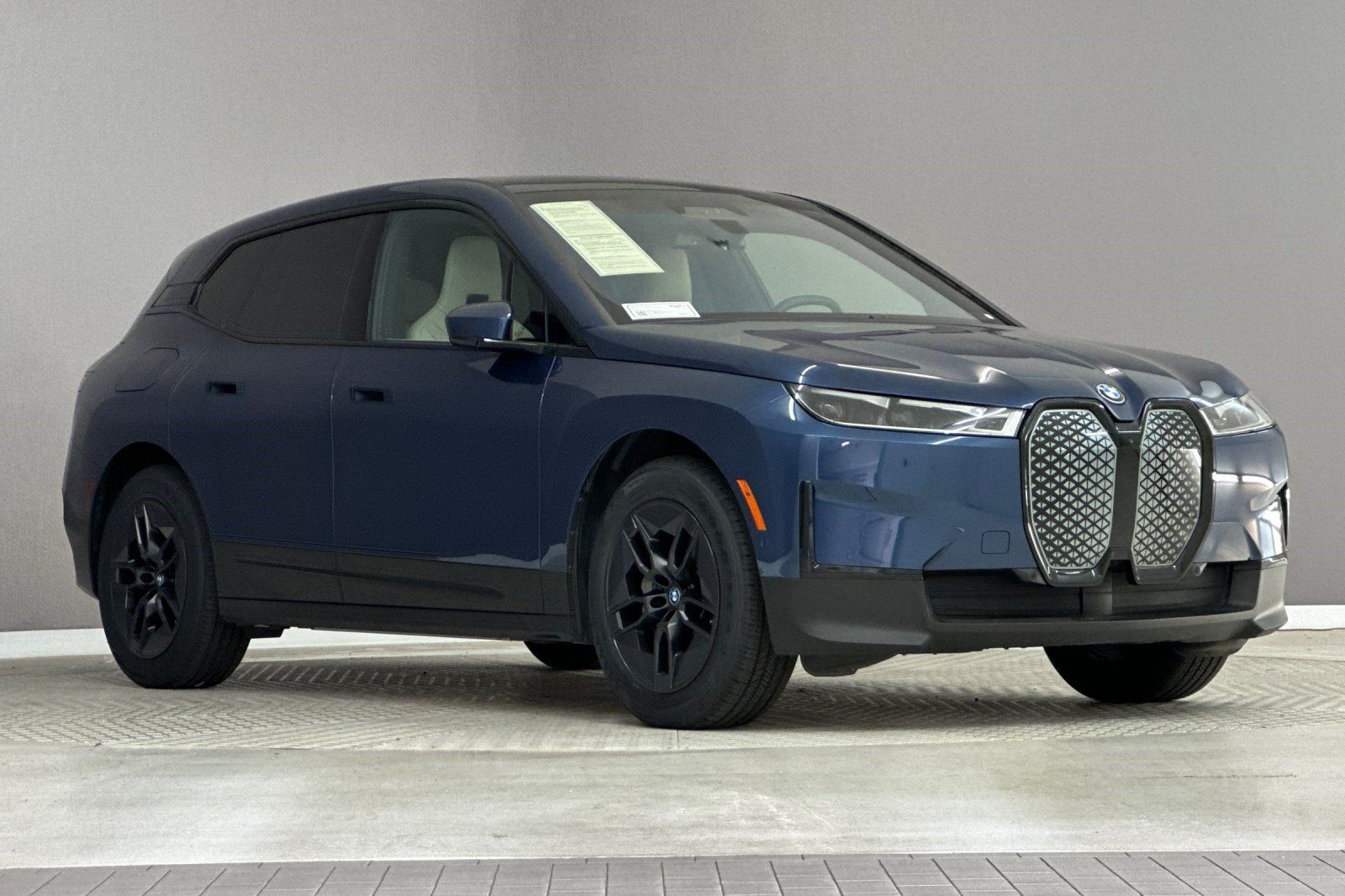 Used 2024 BMW iX xDrive50 AWD/4WD image 6