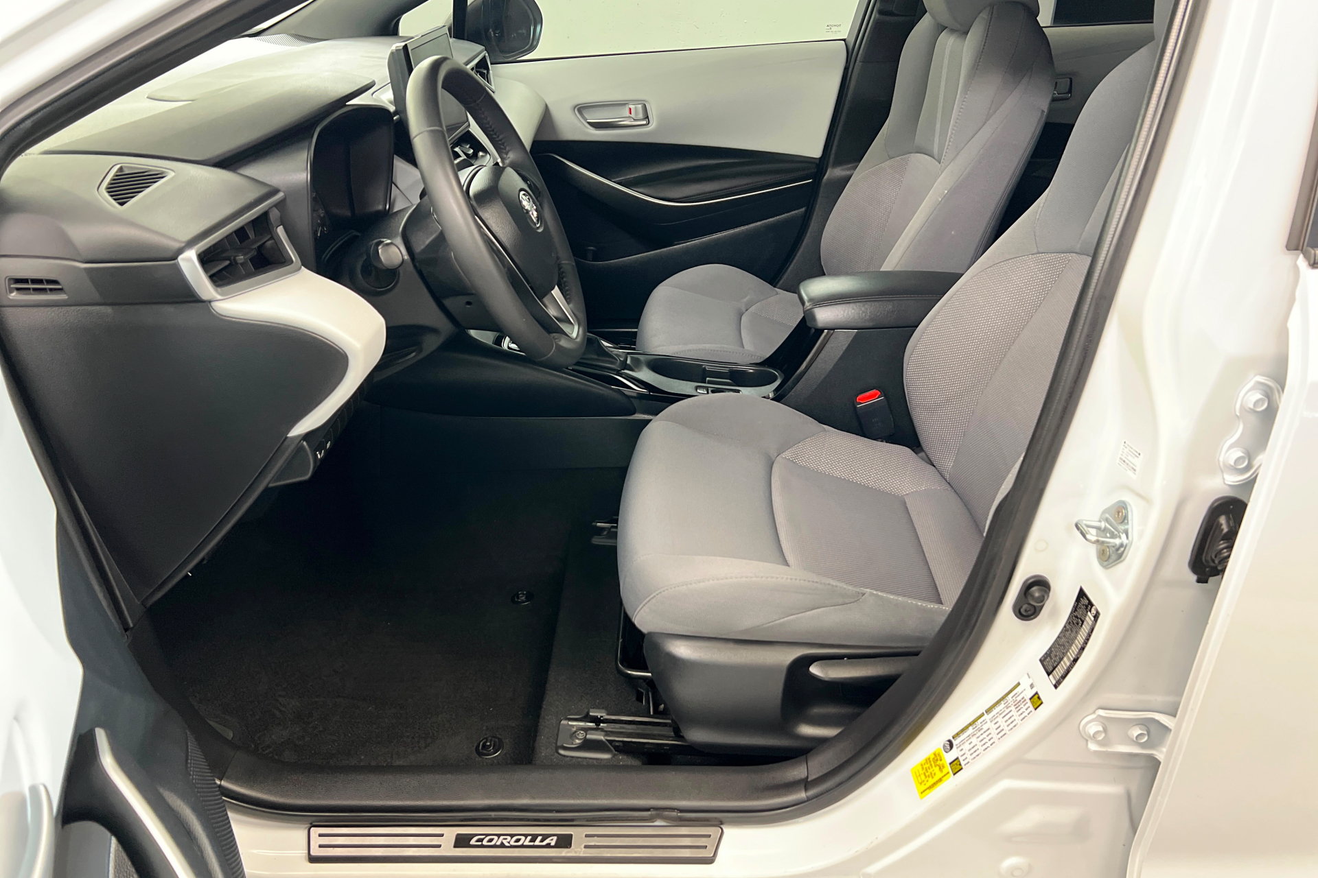 Used 2024 Toyota Corolla SE FWD image 18