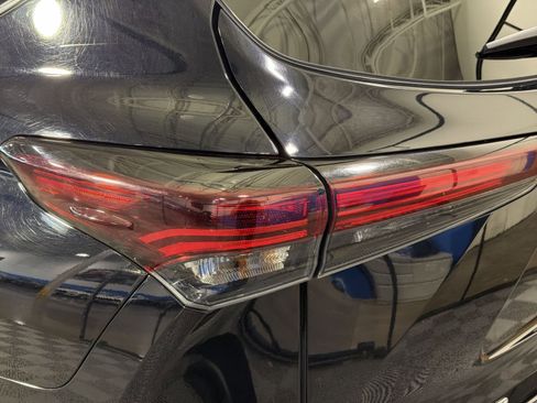 Used 2024 Toyota Highlander XLE image 16