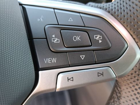 New 2026 Volkswagen Tiguan SE R-Line image 18