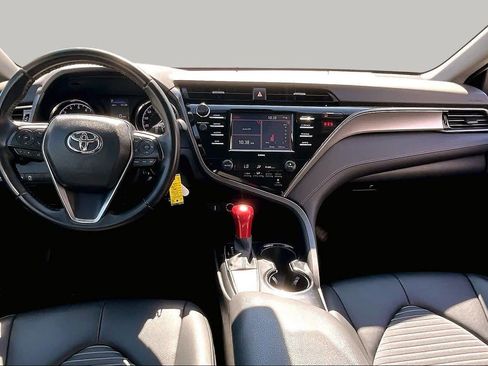 Used 2020 Toyota Camry SE FWD image 14