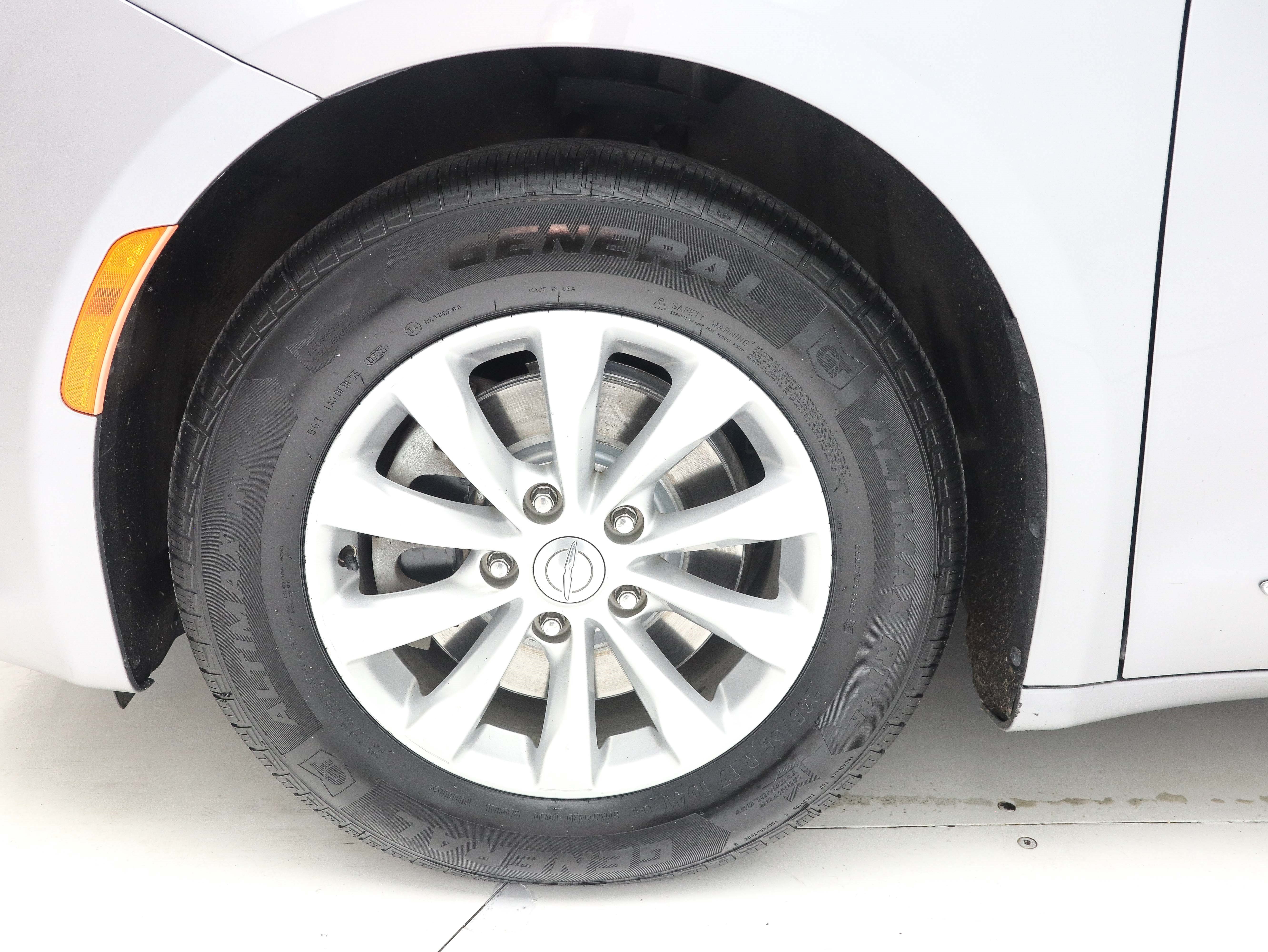 Used 2017 Chrysler Pacifica Touring-L FWD image 29