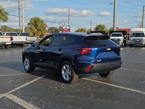 Used 2024 Chevrolet Trax LS w/ LS Convenience Package image 11