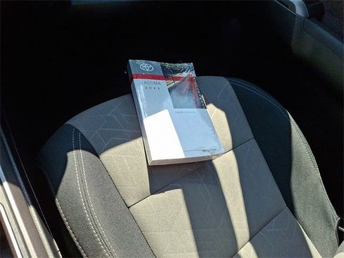 Certified 2023 Toyota Tacoma TRD Off-Road image 25