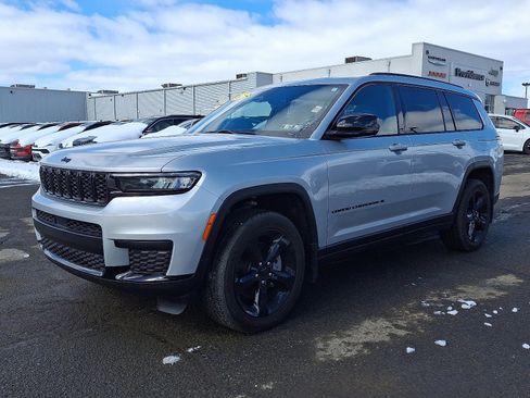 New 2025 Jeep Grand Cherokee L Altitude image 3