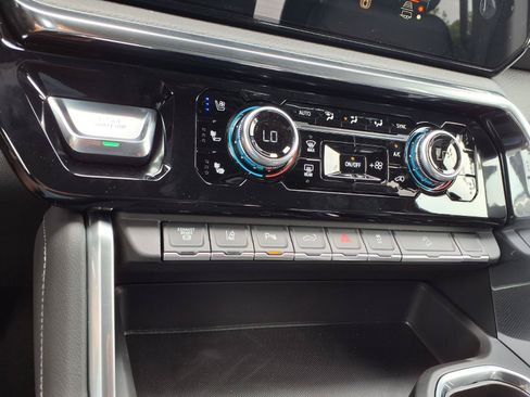 New 2026 GMC Sierra 2500 Denali w/ Denali Reserve Package AWD/4WD image 8
