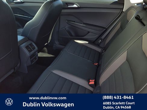 Used 2022 Volkswagen Taos SEL image 11
