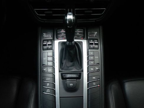 Used 2021 Porsche Macan w/ Premium Package Plus AWD/4WD image 38