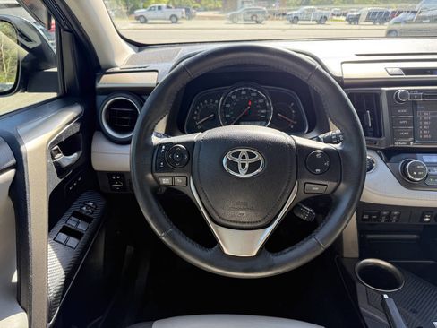 Used 2014 Toyota RAV4 Limited w/ Technology Package image 18