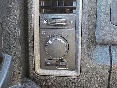 Used 2014 RAM 1500 4x4 Crew Cab w/ Exterior Appearance Group image 24